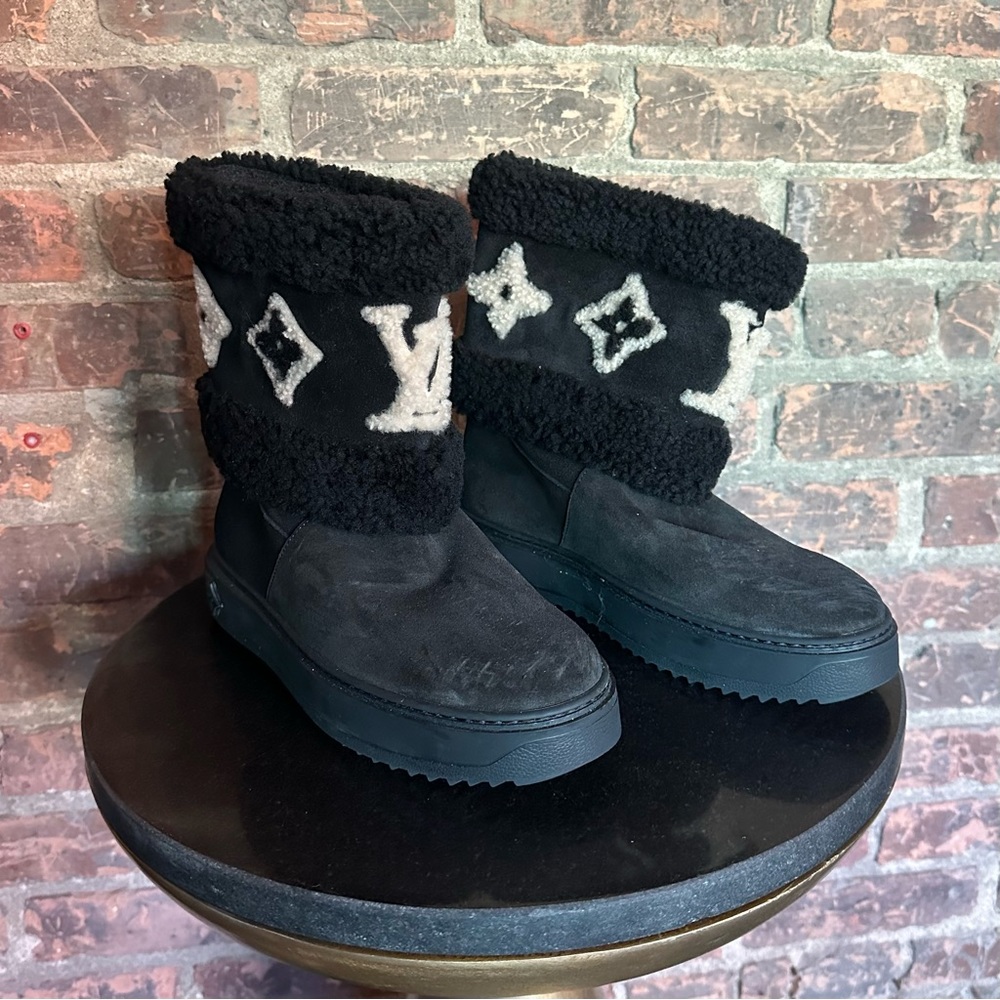 Women’s Louis Vuitton Suede Calfskin Shearling Snowdrop Flat Ankle Boot